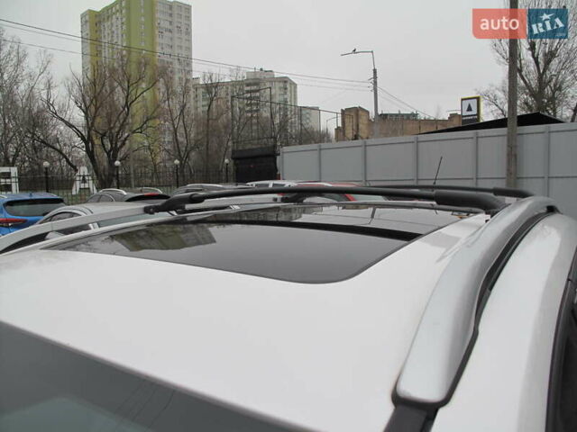 Белый Форд Эскейп, объемом двигателя 2 л и пробегом 117 тыс. км за 14000 $, фото 13 на Automoto.ua