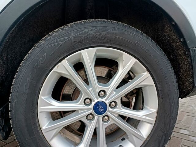 Форд Эскейп 2016 в Харькове на Automoto.ua Белый Форд Эскейп, объемом двигателя 1.5 л и пробегом 178 тыс. км за 11000 $, фото 10 на Automoto.ua