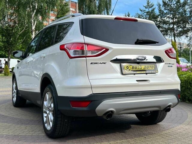 Белый Форд Эскейп, объемом двигателя 2 л и пробегом 108 тыс. км за 13400 $, фото 4 на Automoto.ua