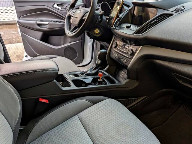 Форд Эскейп 2016 в Харькове на Automoto.ua Белый Форд Эскейп, объемом двигателя 1.5 л и пробегом 178 тыс. км за 11000 $, фото 7 на Automoto.ua