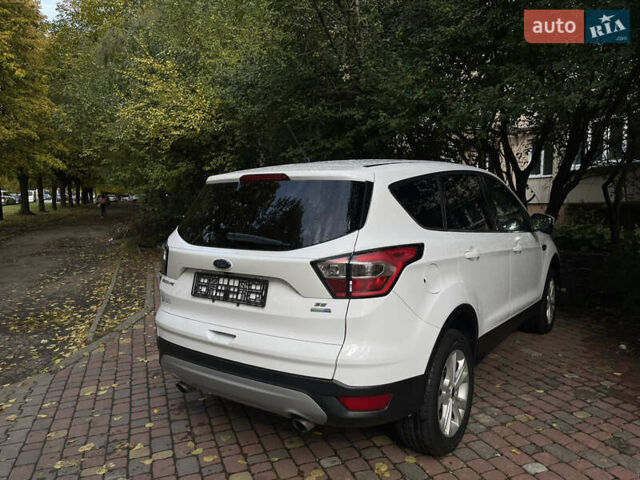 Белый Форд Эскейп, объемом двигателя 2 л и пробегом 67 тыс. км за 14500 $, фото 15 на Automoto.ua
