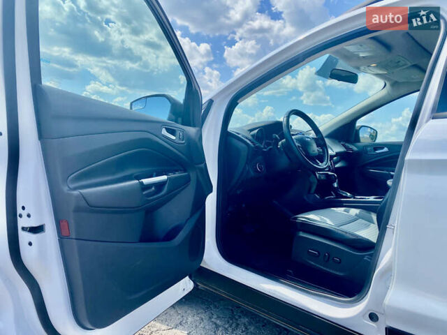 Білий Форд Ескейп, об'ємом двигуна 1.5 л та пробігом 49 тис. км за 12500 $, фото 9 на Automoto.ua