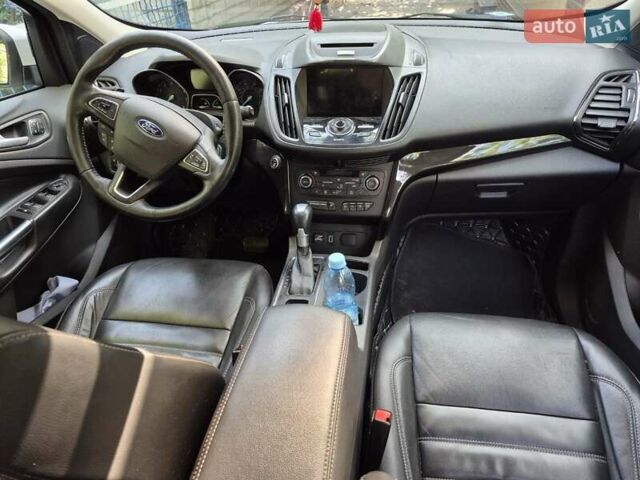 Білий Форд Ескейп, об'ємом двигуна 2 л та пробігом 125 тис. км за 15500 $, фото 2 на Automoto.ua