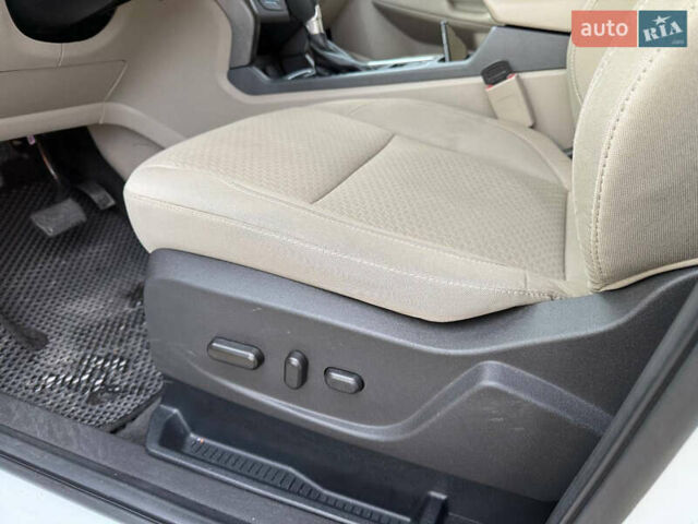 Белый Форд Эскейп, объемом двигателя 1.5 л и пробегом 75 тыс. км за 14100 $, фото 12 на Automoto.ua