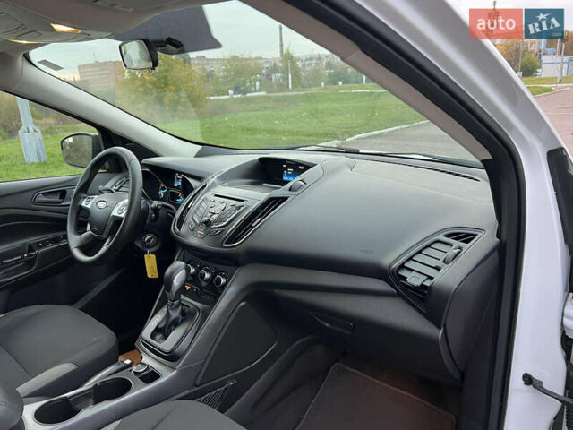 Форд Эскейп 2016 в Жмеренке на Automoto.ua Белый Форд Эскейп, объемом двигателя 2.5 л и пробегом 149 тыс. км за 10980 $, фото 17 на Automoto.ua