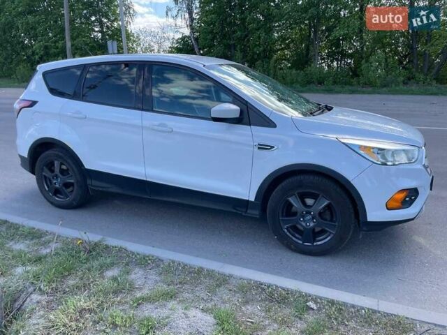 Белый Форд Эскейп, объемом двигателя 2.5 л и пробегом 179 тыс. км за 13000 $, фото 2 на Automoto.ua