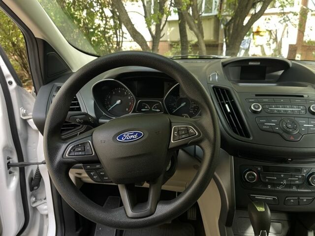 Белый Форд Эскейп, объемом двигателя 2 л и пробегом 64 тыс. км за 14500 $, фото 14 на Automoto.ua