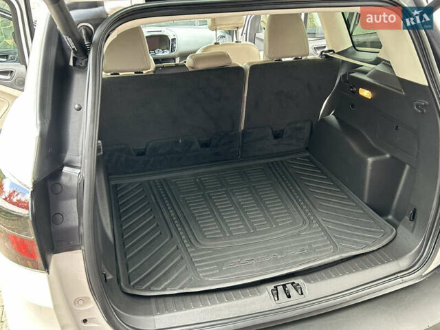 Белый Форд Эскейп, объемом двигателя 2 л и пробегом 217 тыс. км за 11900 $, фото 22 на Automoto.ua