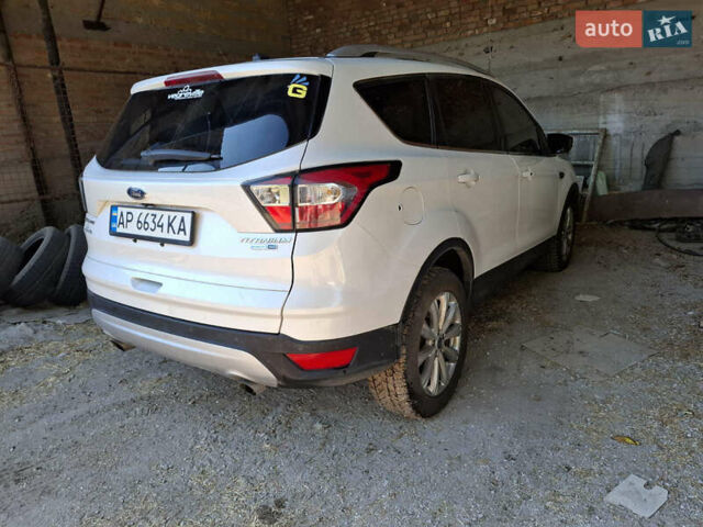 Белый Форд Эскейп, объемом двигателя 2 л и пробегом 180 тыс. км за 12000 $, фото 2 на Automoto.ua
