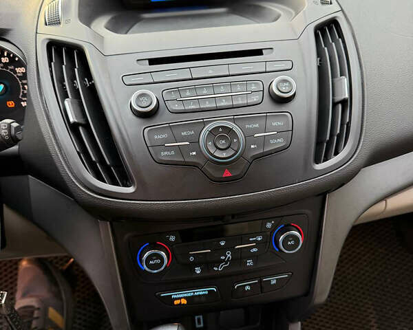 Белый Форд Эскейп, объемом двигателя 1.5 л и пробегом 75 тыс. км за 14100 $, фото 22 на Automoto.ua