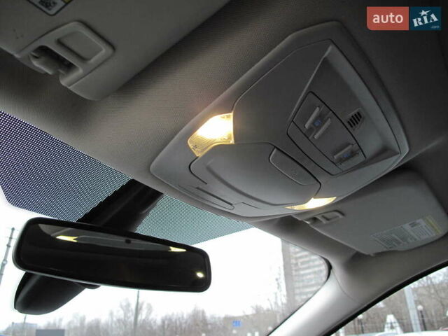 Белый Форд Эскейп, объемом двигателя 2 л и пробегом 117 тыс. км за 14000 $, фото 76 на Automoto.ua