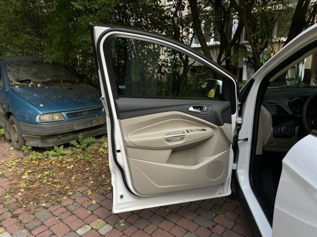 Белый Форд Эскейп, объемом двигателя 2 л и пробегом 64 тыс. км за 14500 $, фото 11 на Automoto.ua