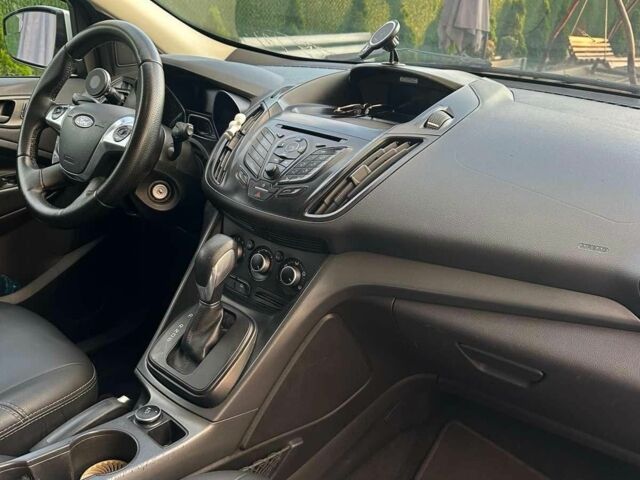 Белый Форд Эскейп, объемом двигателя 2.5 л и пробегом 240 тыс. км за 9800 $, фото 2 на Automoto.ua