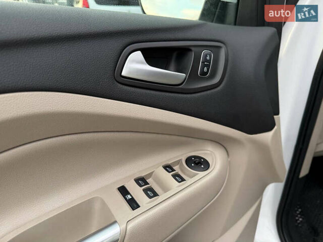 Белый Форд Эскейп, объемом двигателя 1.5 л и пробегом 75 тыс. км за 14100 $, фото 8 на Automoto.ua