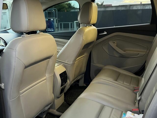 Белый Форд Эскейп, объемом двигателя 2 л и пробегом 140 тыс. км за 13000 $, фото 5 на Automoto.ua