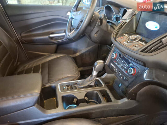 Белый Форд Эскейп, объемом двигателя 2 л и пробегом 180 тыс. км за 12000 $, фото 9 на Automoto.ua