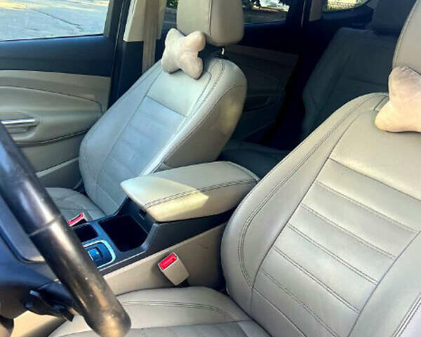 Белый Форд Эскейп, объемом двигателя 2 л и пробегом 181 тыс. км за 12400 $, фото 4 на Automoto.ua