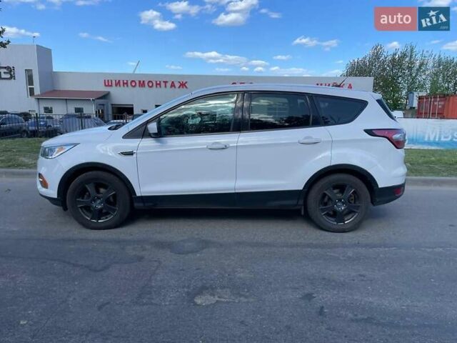 Белый Форд Эскейп, объемом двигателя 2.5 л и пробегом 179 тыс. км за 13000 $, фото 1 на Automoto.ua