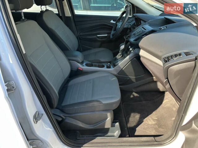 Белый Форд Эскейп, объемом двигателя 1.6 л и пробегом 240 тыс. км за 6400 $, фото 10 на Automoto.ua