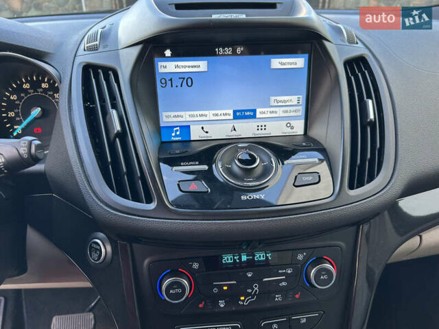 Белый Форд Эскейп, объемом двигателя 2 л и пробегом 217 тыс. км за 11900 $, фото 11 на Automoto.ua