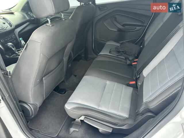 Белый Форд Эскейп, объемом двигателя 2.5 л и пробегом 312 тыс. км за 10500 $, фото 3 на Automoto.ua