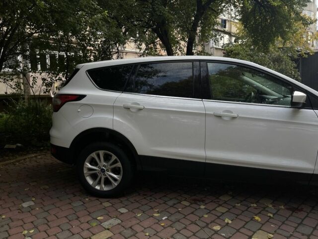 Белый Форд Эскейп, объемом двигателя 2 л и пробегом 64 тыс. км за 14500 $, фото 5 на Automoto.ua