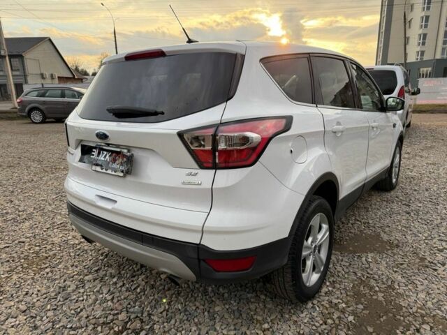 Белый Форд Эскейп, объемом двигателя 0 л и пробегом 87 тыс. км за 14100 $, фото 2 на Automoto.ua