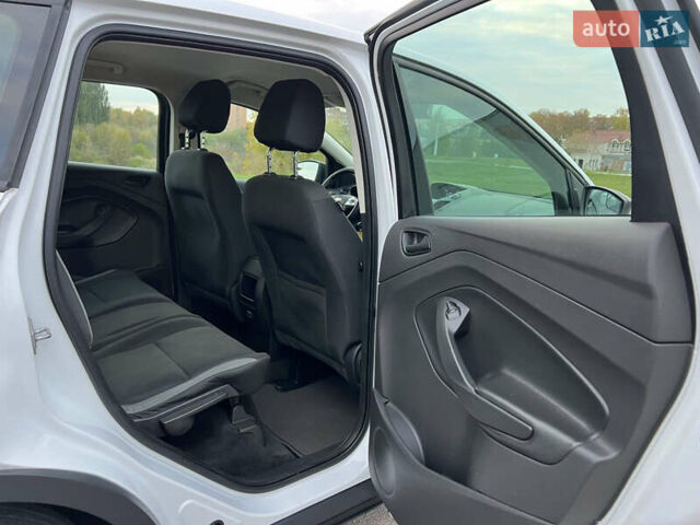 Форд Эскейп 2016 в Жмеренке на Automoto.ua Белый Форд Эскейп, объемом двигателя 2.5 л и пробегом 149 тыс. км за 10980 $, фото 18 на Automoto.ua