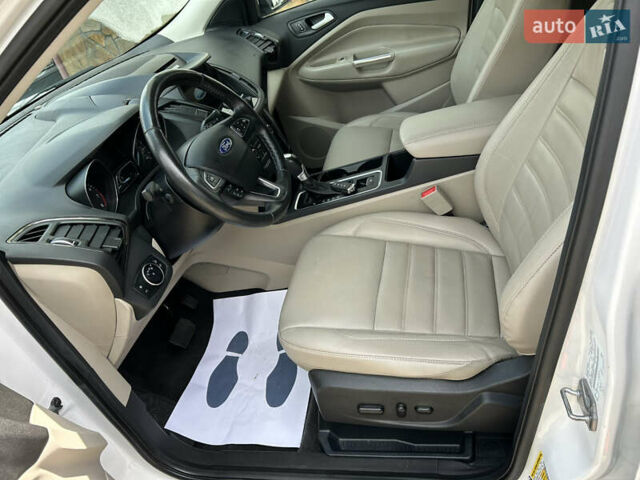 Белый Форд Эскейп, объемом двигателя 2 л и пробегом 217 тыс. км за 11900 $, фото 27 на Automoto.ua