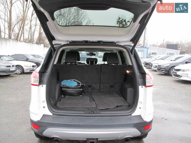 Белый Форд Эскейп, объемом двигателя 2 л и пробегом 117 тыс. км за 14000 $, фото 32 на Automoto.ua