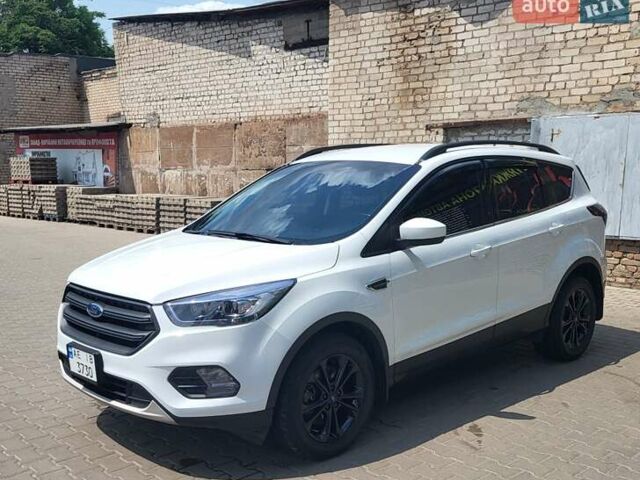 Белый Форд Эскейп, объемом двигателя 1.5 л и пробегом 137 тыс. км за 13700 $, фото 8 на Automoto.ua