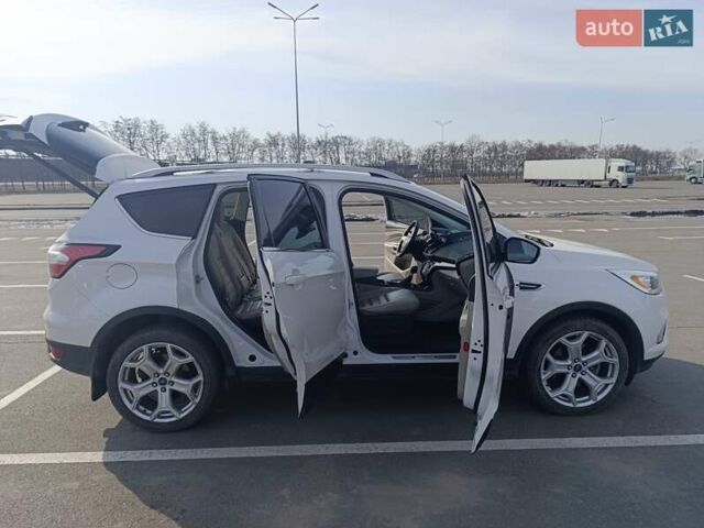 Белый Форд Эскейп, объемом двигателя 2 л и пробегом 145 тыс. км за 14999 $, фото 31 на Automoto.ua