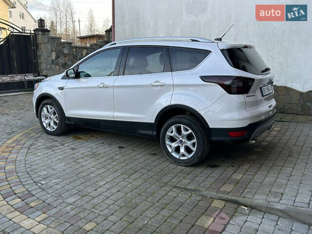 Белый Форд Эскейп, объемом двигателя 2 л и пробегом 217 тыс. км за 11900 $, фото 2 на Automoto.ua