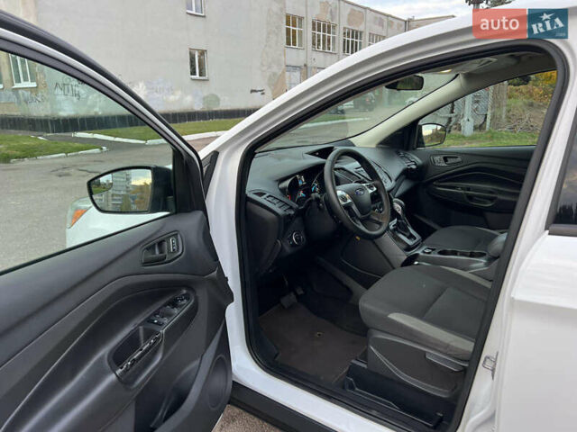 Форд Эскейп 2016 в Жмеренке на Automoto.ua Белый Форд Эскейп, объемом двигателя 2.5 л и пробегом 149 тыс. км за 10980 $, фото 23 на Automoto.ua