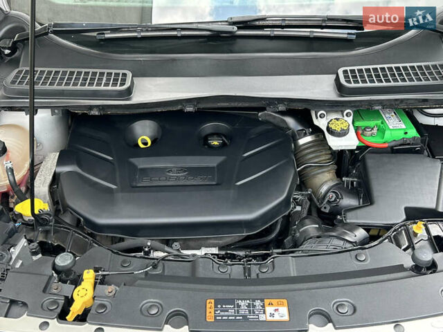 Белый Форд Эскейп, объемом двигателя 2 л и пробегом 217 тыс. км за 11900 $, фото 25 на Automoto.ua