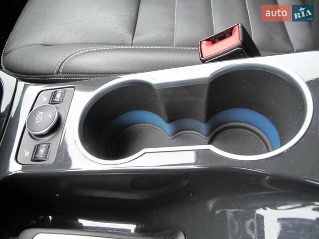 Белый Форд Эскейп, объемом двигателя 2 л и пробегом 117 тыс. км за 14000 $, фото 72 на Automoto.ua