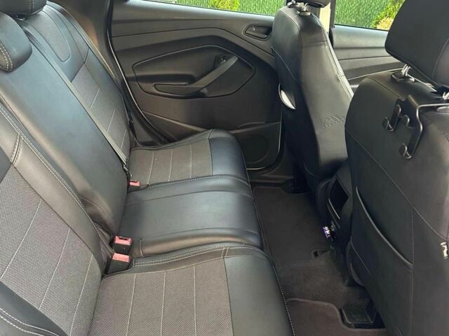 Белый Форд Эскейп, объемом двигателя 2.5 л и пробегом 240 тыс. км за 9800 $, фото 4 на Automoto.ua