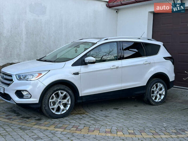 Белый Форд Эскейп, объемом двигателя 2 л и пробегом 217 тыс. км за 11900 $, фото 17 на Automoto.ua