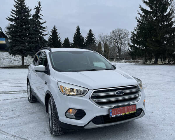 Белый Форд Эскейп, объемом двигателя 0 л и пробегом 213 тыс. км за 10200 $, фото 2 на Automoto.ua