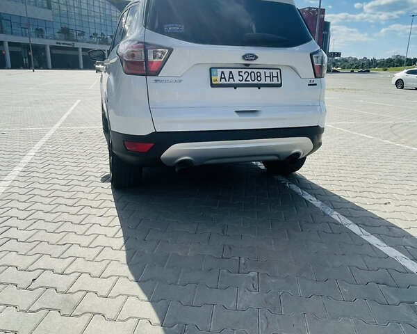 Білий Форд Ескейп, об'ємом двигуна 1.5 л та пробігом 83 тис. км за 15000 $, фото 1 на Automoto.ua