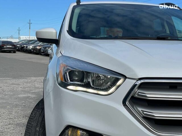 Белый Форд Эскейп, объемом двигателя 1.5 л и пробегом 105 тыс. км за 13980 $, фото 12 на Automoto.ua