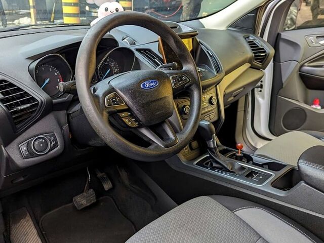 Форд Эскейп 2016 в Харькове на Automoto.ua Белый Форд Эскейп, объемом двигателя 1.5 л и пробегом 178 тыс. км за 11000 $, фото 6 на Automoto.ua