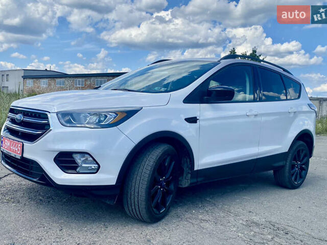 Білий Форд Ескейп, об'ємом двигуна 1.5 л та пробігом 49 тис. км за 12500 $, фото 7 на Automoto.ua