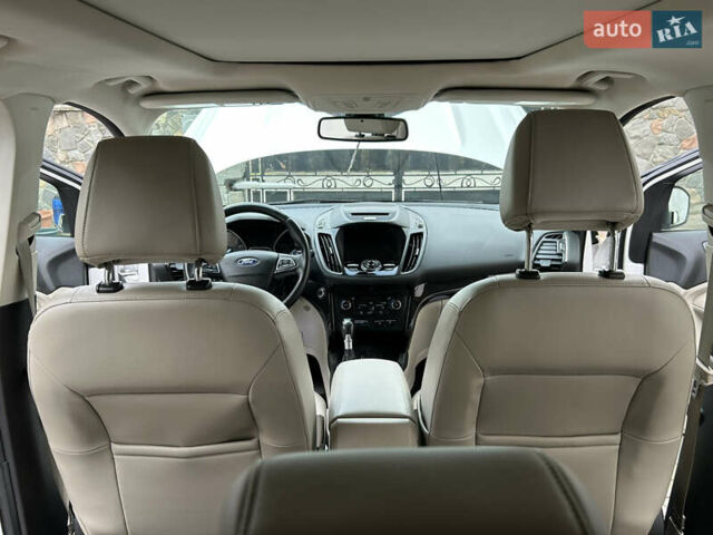 Белый Форд Эскейп, объемом двигателя 2 л и пробегом 217 тыс. км за 11900 $, фото 28 на Automoto.ua