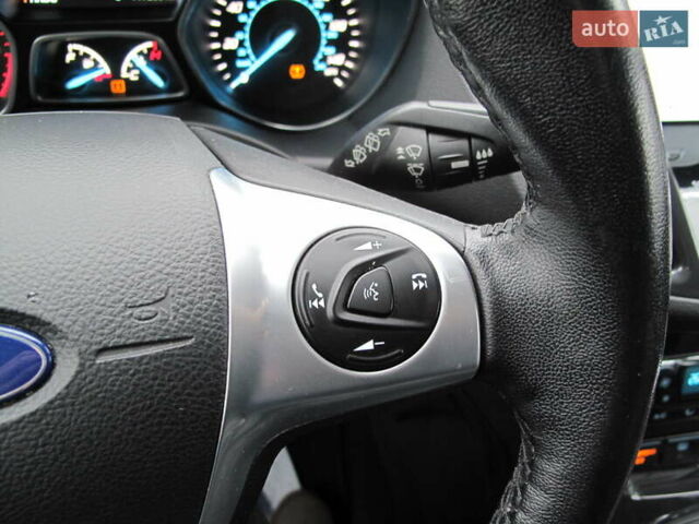 Белый Форд Эскейп, объемом двигателя 2 л и пробегом 117 тыс. км за 14000 $, фото 60 на Automoto.ua