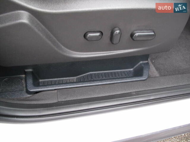 Белый Форд Эскейп, объемом двигателя 2 л и пробегом 117 тыс. км за 14000 $, фото 45 на Automoto.ua