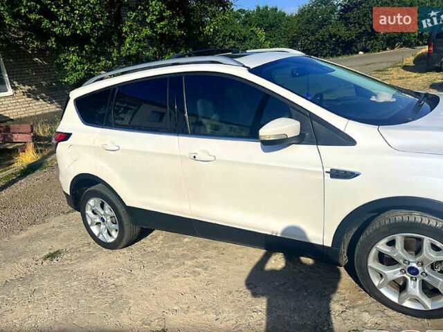 Белый Форд Эскейп, объемом двигателя 2 л и пробегом 181 тыс. км за 12400 $, фото 2 на Automoto.ua