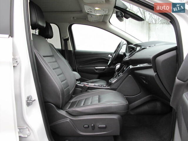 Белый Форд Эскейп, объемом двигателя 2 л и пробегом 117 тыс. км за 14000 $, фото 43 на Automoto.ua