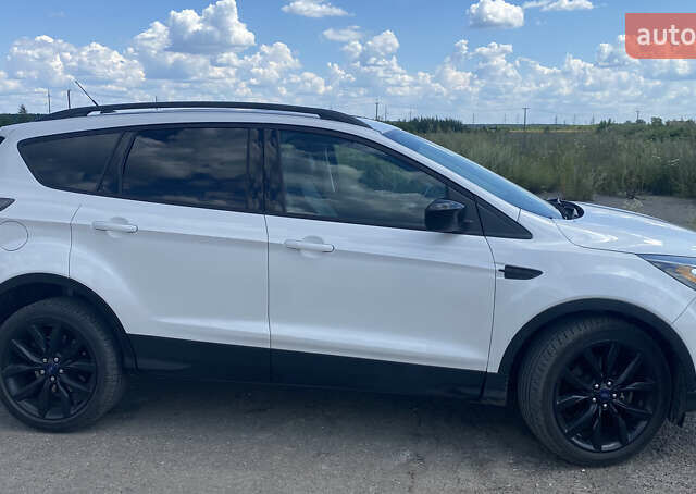 Білий Форд Ескейп, об'ємом двигуна 1.5 л та пробігом 49 тис. км за 12500 $, фото 2 на Automoto.ua