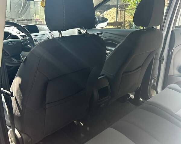 Білий Форд Ескейп, об'ємом двигуна 2.49 л та пробігом 168 тис. км за 14000 $, фото 12 на Automoto.ua